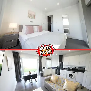 Hatton Heathrow Airport- Free Parking-free Underground To And From Heathrow Airport Hatton Cross Picture-see Fast Hatton Cross To 30min Apartment